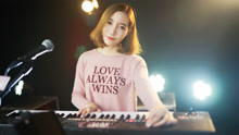  - 女生弹唱林子祥金曲《分分钟需要你》人美歌甜，浪漫好听